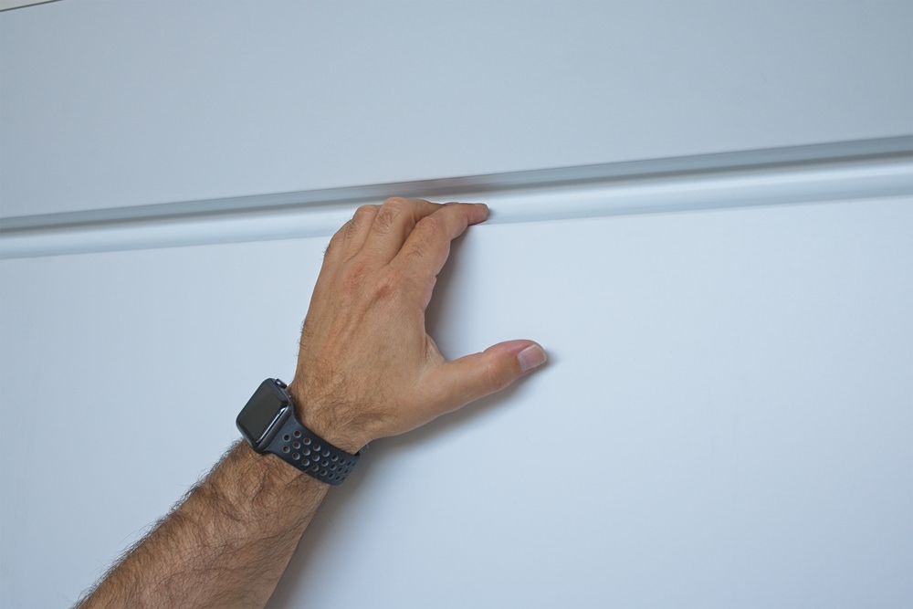 Integrated anti-pinch protection inside Integrated anti-pinch protection inside